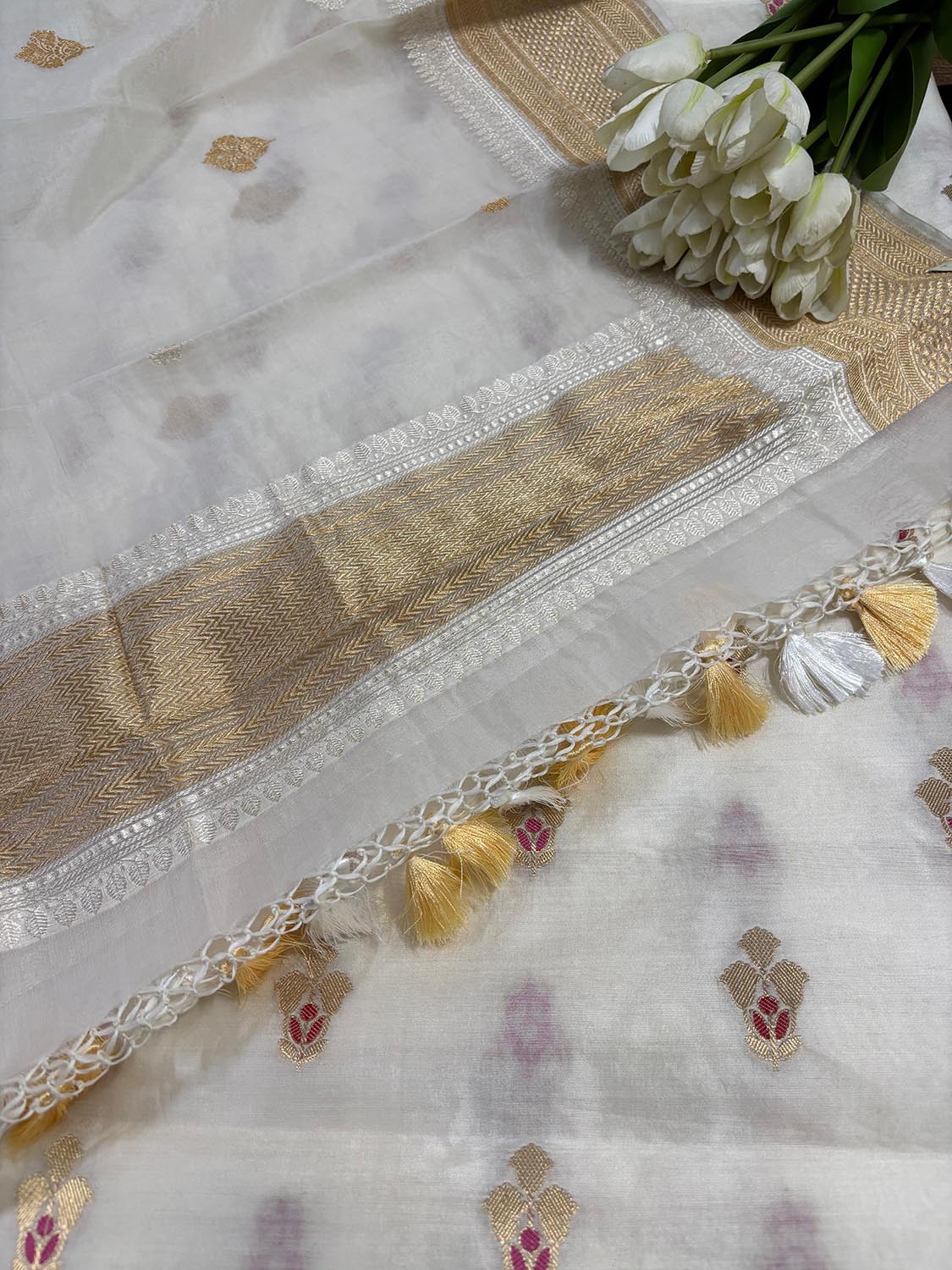 Dyeable Banarasi Handloom Chiniya Silk Suit With White Handloom Banarasi Pure Kora Silk Dupatta - Luxurion World