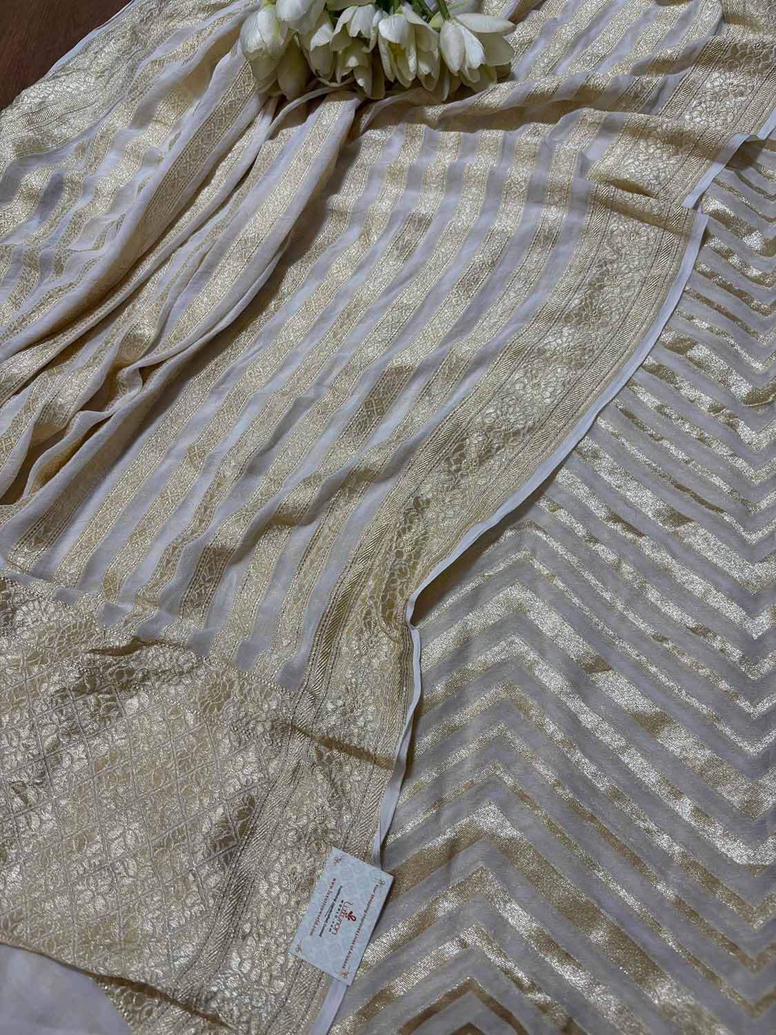 Dyeable Banarasi Pure Georgette Zig Zag Design Suit With Dyeable Banarasi Handloom Pure Georgette Stripes Design Dupatta - Luxurion World