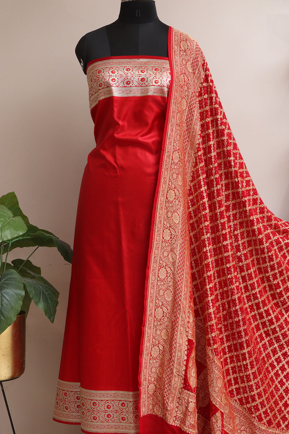 Red Banarasi Mashru Silk Flower Design Suit With Red Banarasi Bandhani Pure Georgette Dupatta - Luxurion World