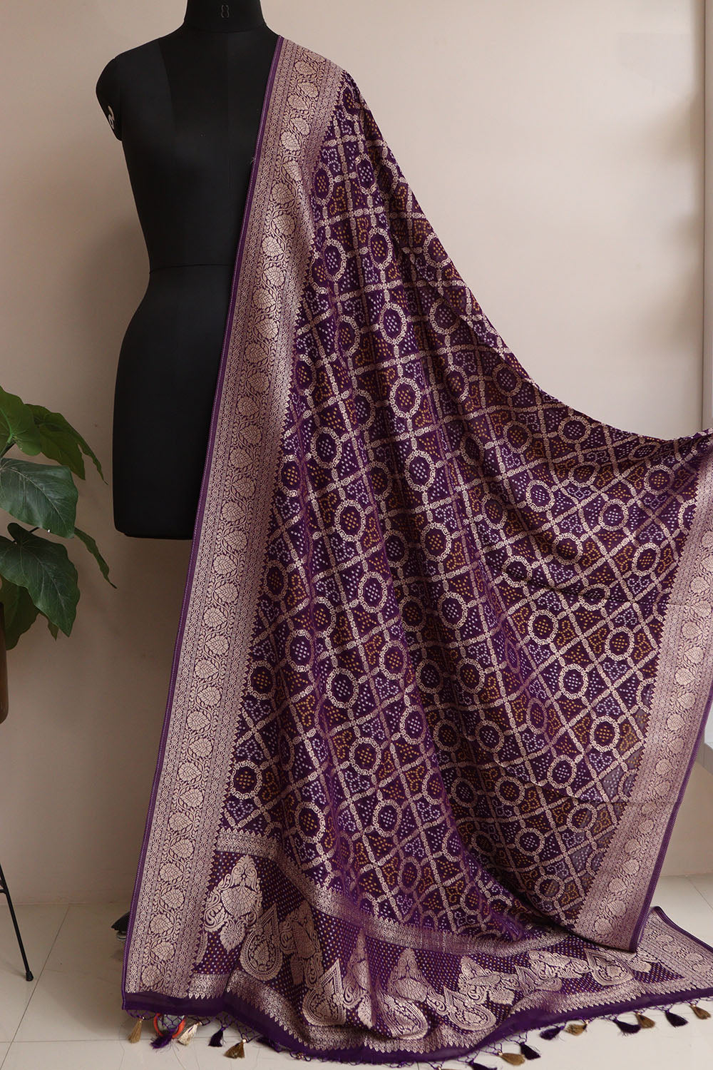 Elegant Green Banarasi Brocade Silk Suit With Banarasi Bandhani Weaved Georgette Dupatta - Luxurion World