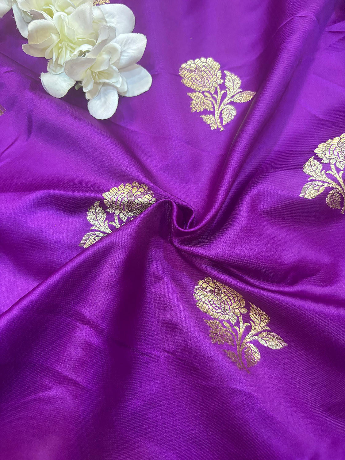 Elegant Purple Handloom Banarasi Silk Flower Design Suit With Green Banarasi Kimkhwab Design Silk Dupatta - Luxurion World