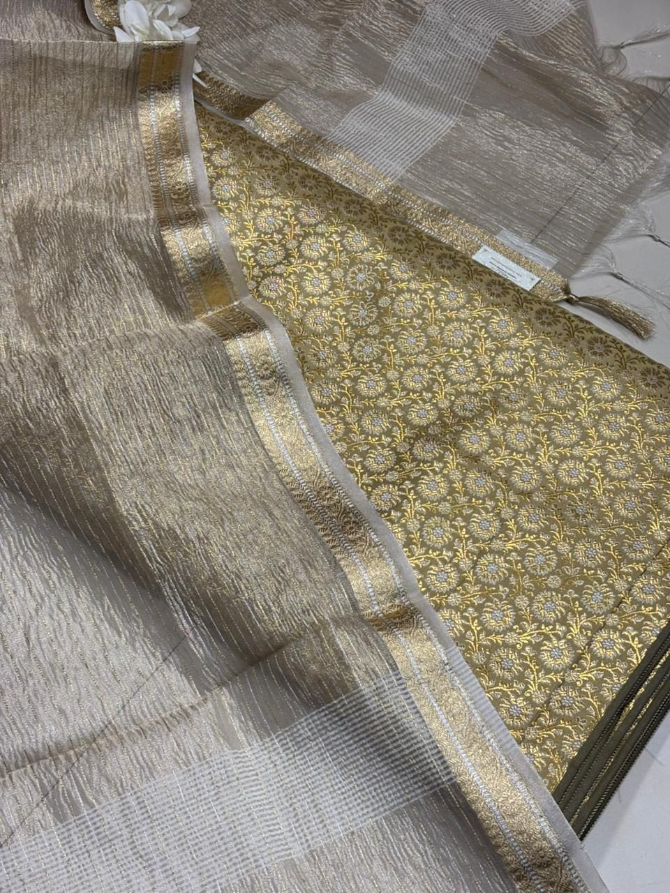 Green Handloom Banarasi Brocade Sona Roopa Flower Design Suit With Dyeable Banarasi Handloom Tissue Silk Crushed Dupatta - Luxurion World