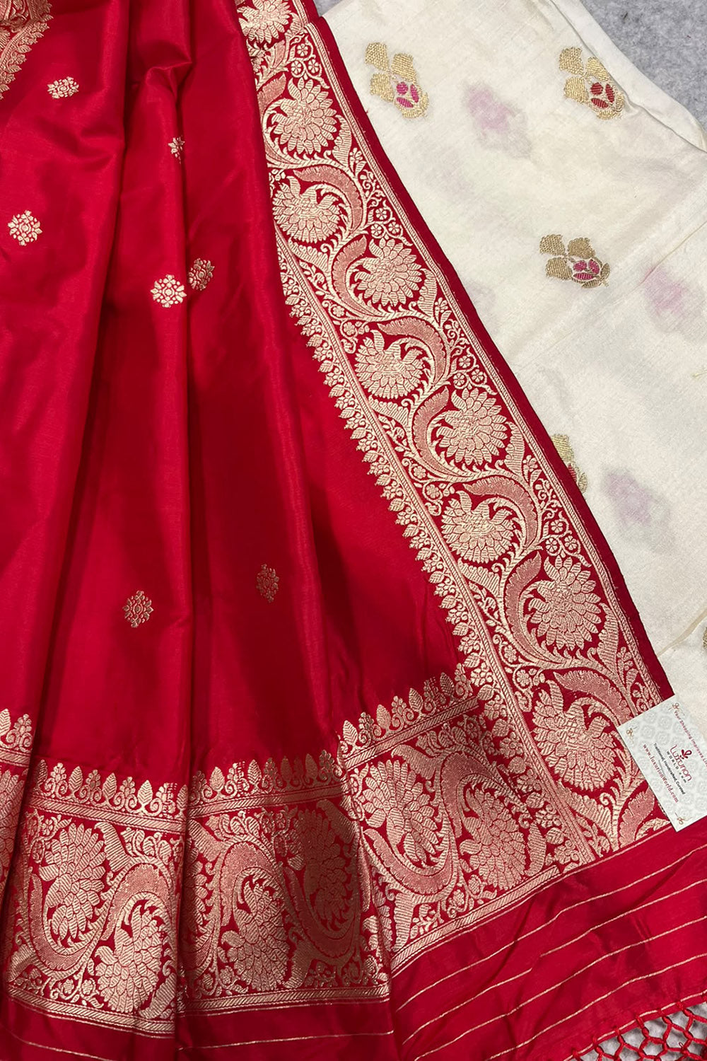 Dyeable Banarasi Handloom Chiniya Silk Suit With Red Banarasi Pure Katan Silk Handloom Dupatta IS4B126100702