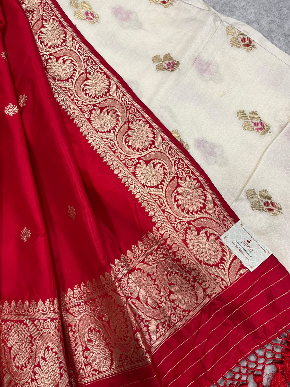 Dyeable Banarasi Handloom Chiniya Silk Suit With Red Banarasi Pure Katan Silk Handloom Dupatta IS4B126100702