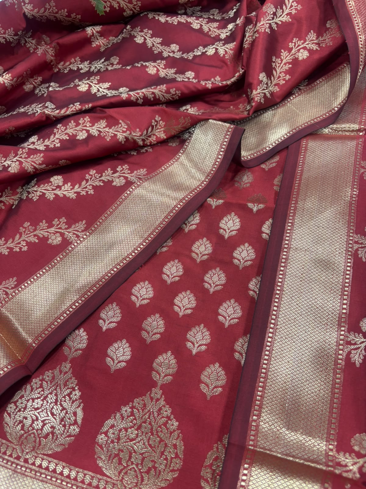 IS4B1GF226071301 Red Banarasi Silk Three Piece Unstitched Suit Set