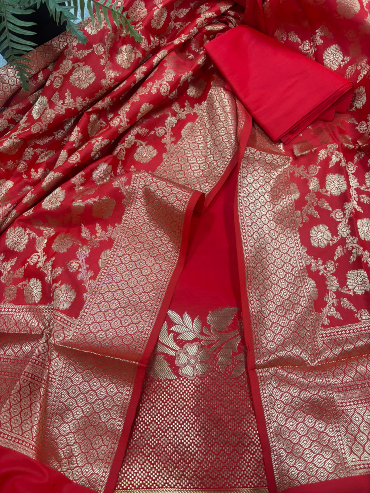IS4B1GF226071304 Red Banarasi Silk Three Piece Unstitched Suit Set