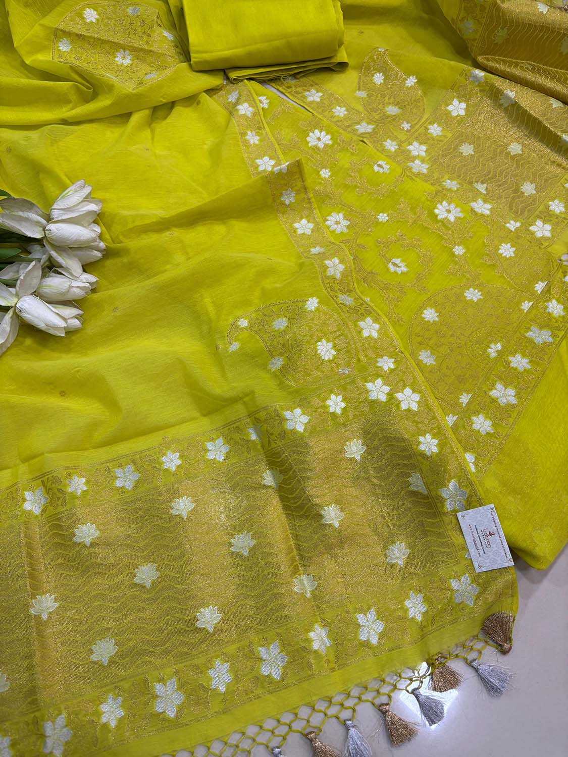 Green Banarasi Premium Cotton Three Piece Unstitched Sona Roopa Flower Design Suit Set - Luxurion World