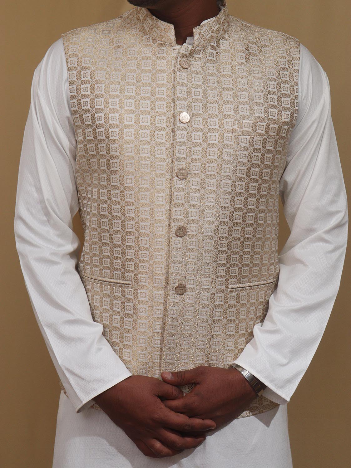 Stunning Off White Banarasi Silk Jacket: Luxurious Style and Versatility - Luxurion World
