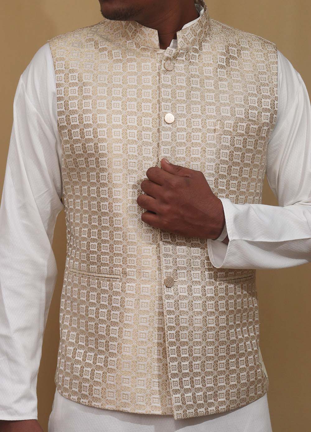 Stunning Off White Banarasi Silk Jacket: Luxurious Style and Versatility - Luxurion World