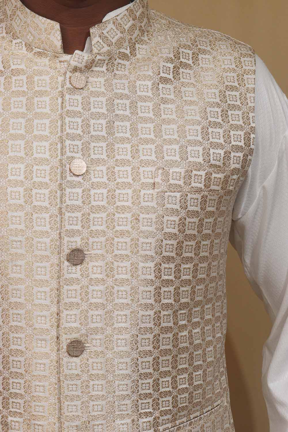 Stunning Off White Banarasi Silk Jacket: Luxurious Style and Versatility - Luxurion World