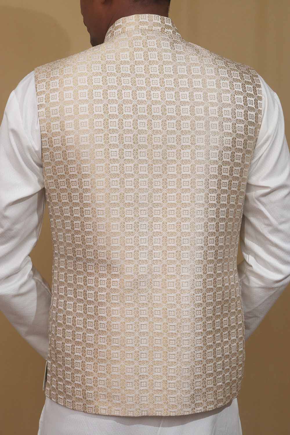 Stunning Off White Banarasi Silk Jacket: Luxurious Style and Versatility - Luxurion World