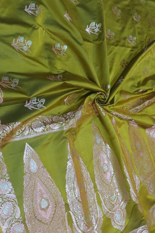 Exquisite Green Banarasi Silk Saree - Timeless Elegance - Luxurion World