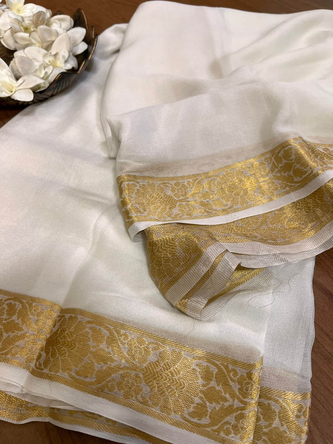 Vibrant Dyeable Banarasi Chiffon Dupatta - Handloom Beauty - Luxurion World