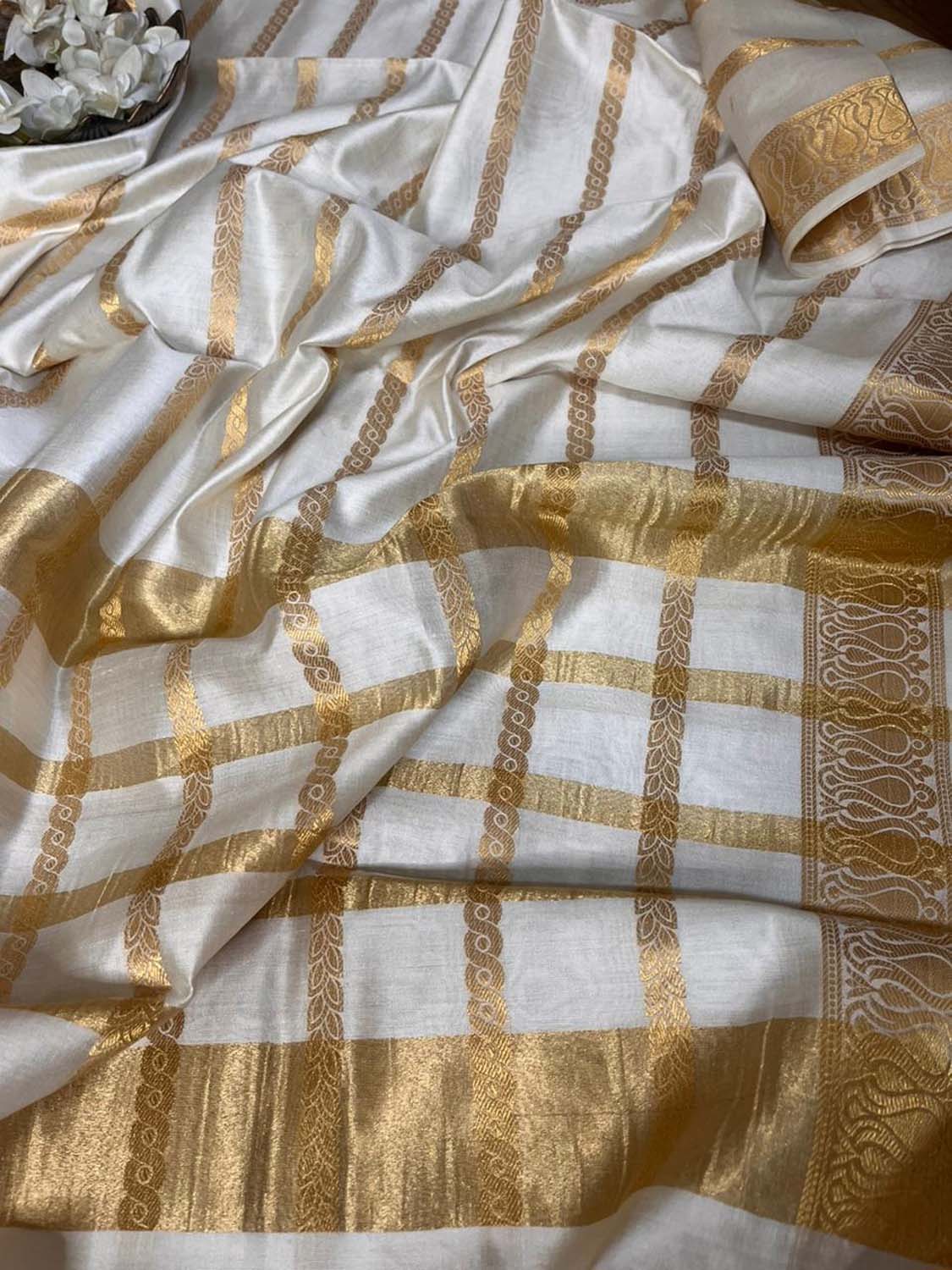 Chiniya Silk Dupatta: Dyeable Banarasi Handloom Elegance - Luxurion World