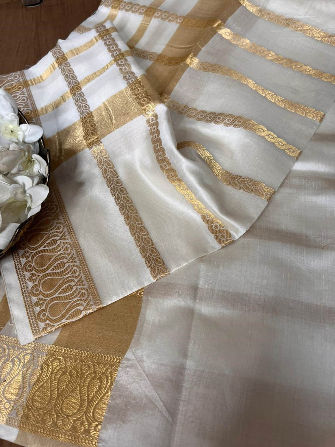 Chiniya Silk Dupatta: Dyeable Banarasi Handloom Elegance - Luxurion World