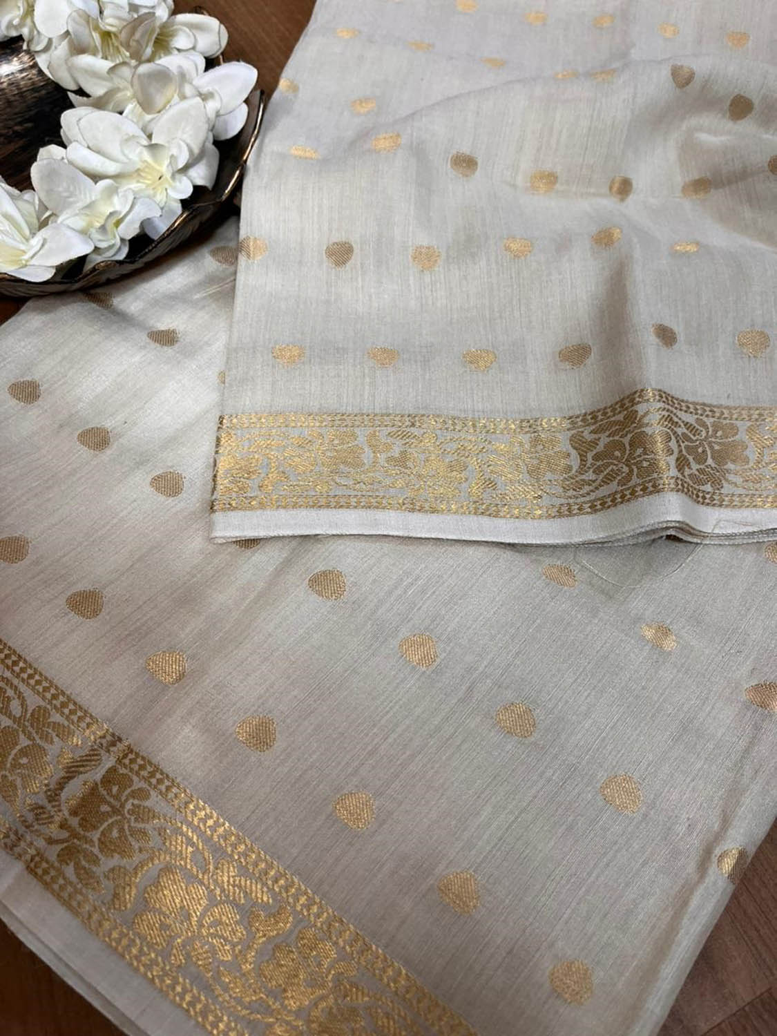 Vibrant Dyeable Banarasi Handloom Moonga Silk Dupatta - Luxurion World