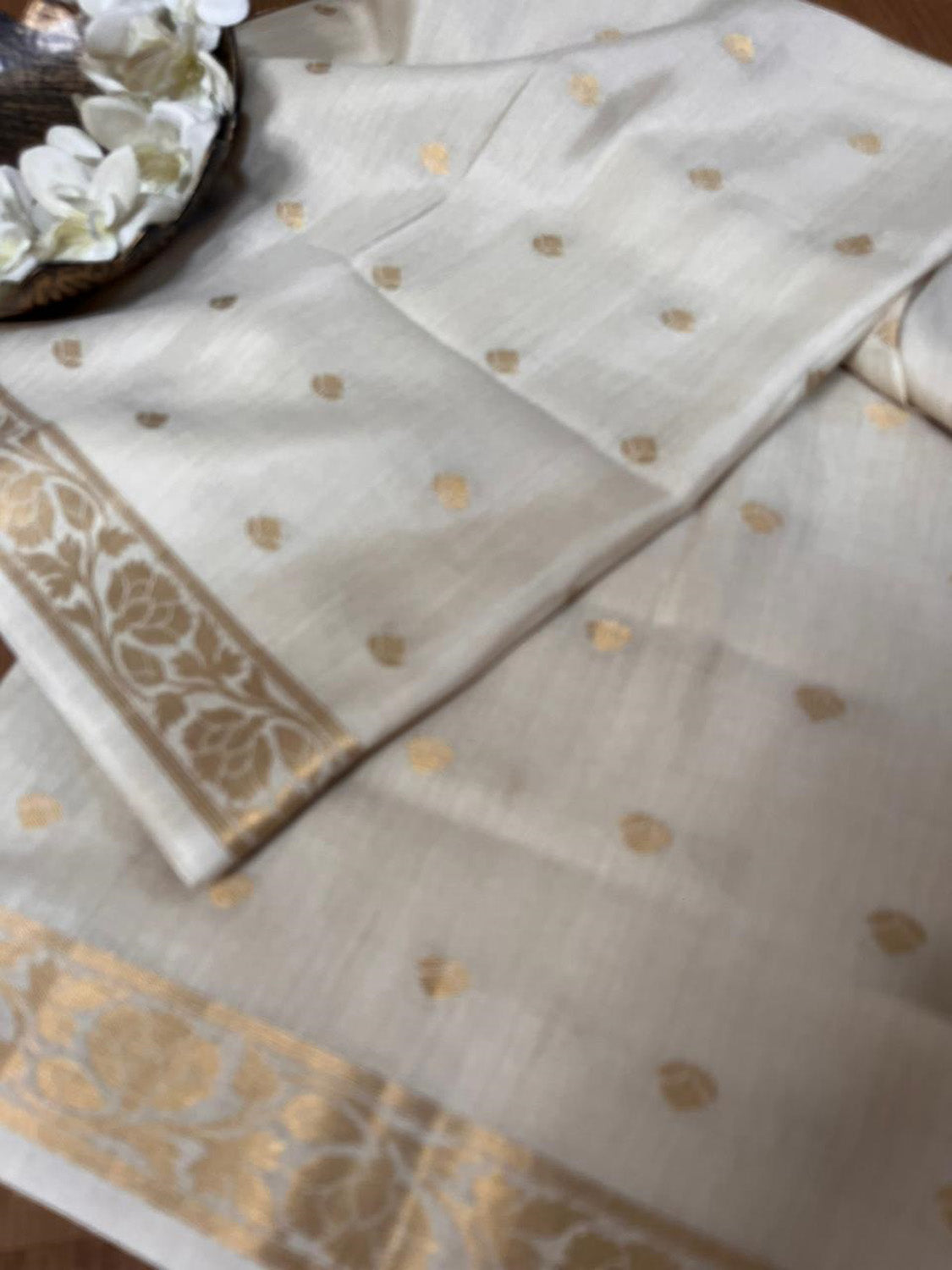 Vibrant Dyeable Banarasi Handloom Moonga Silk Dupatta - Luxurion World- Crafted Heirlooms
