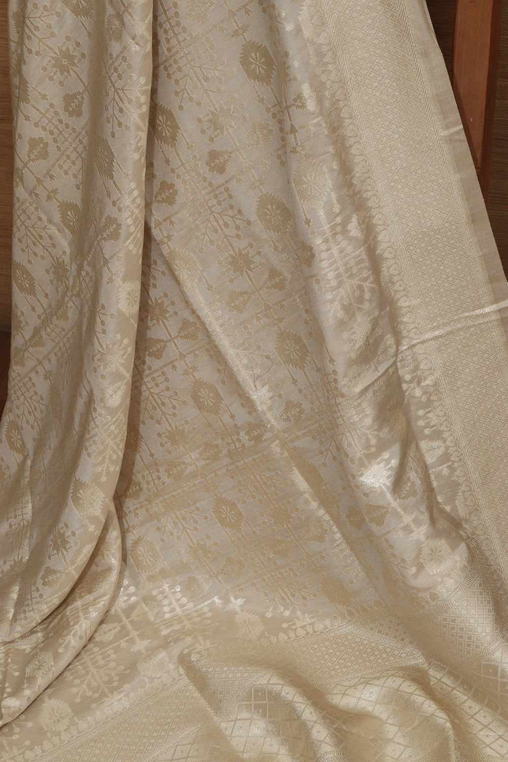 Vibrant Dyeable Banarasi Handloom Pure Moonga Silk Dupatta - Luxurion World- Crafted Heirlooms