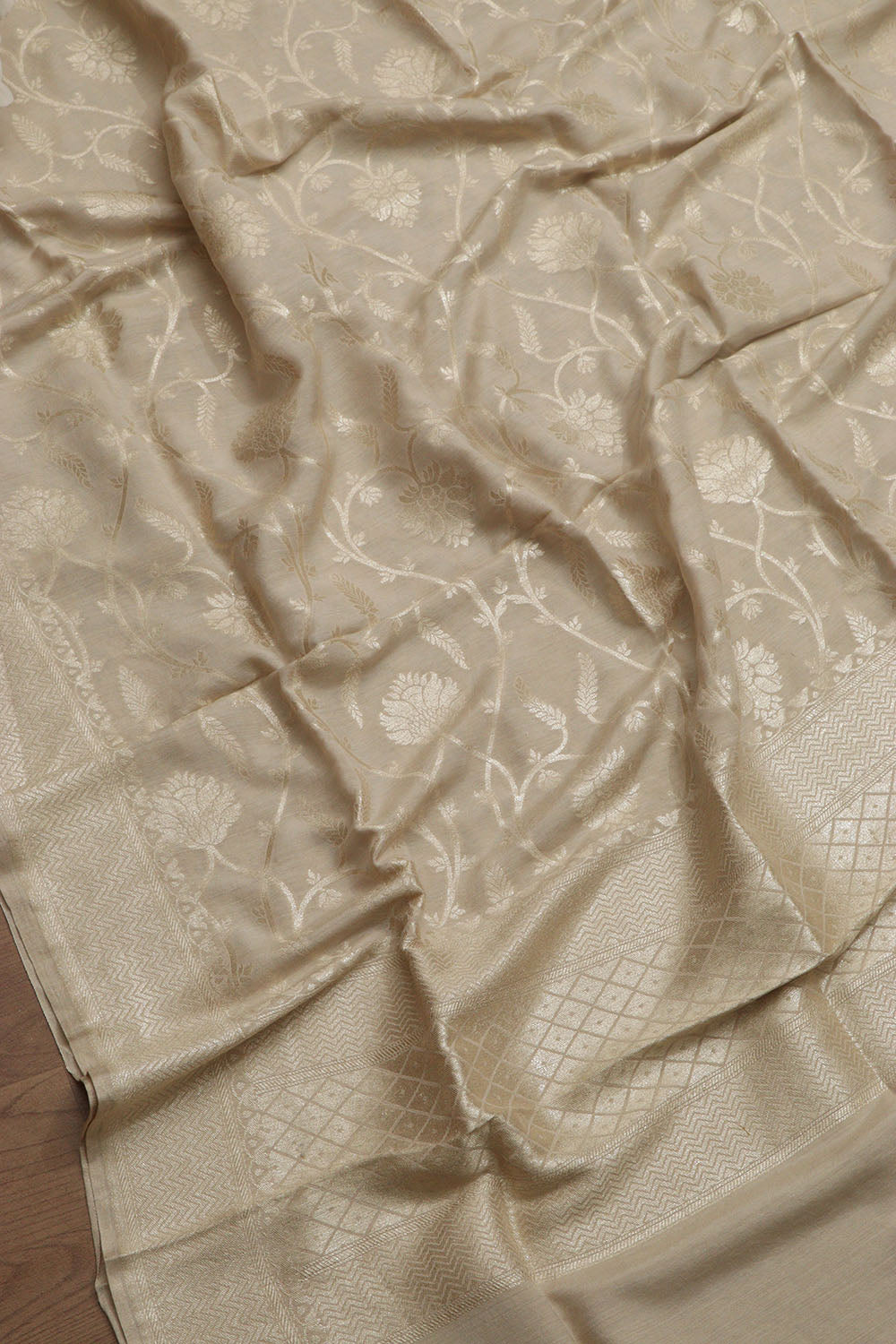 Vibrant Dyeable Banarasi Handloom Pure Moonga Silk Dupatta - Luxurion World