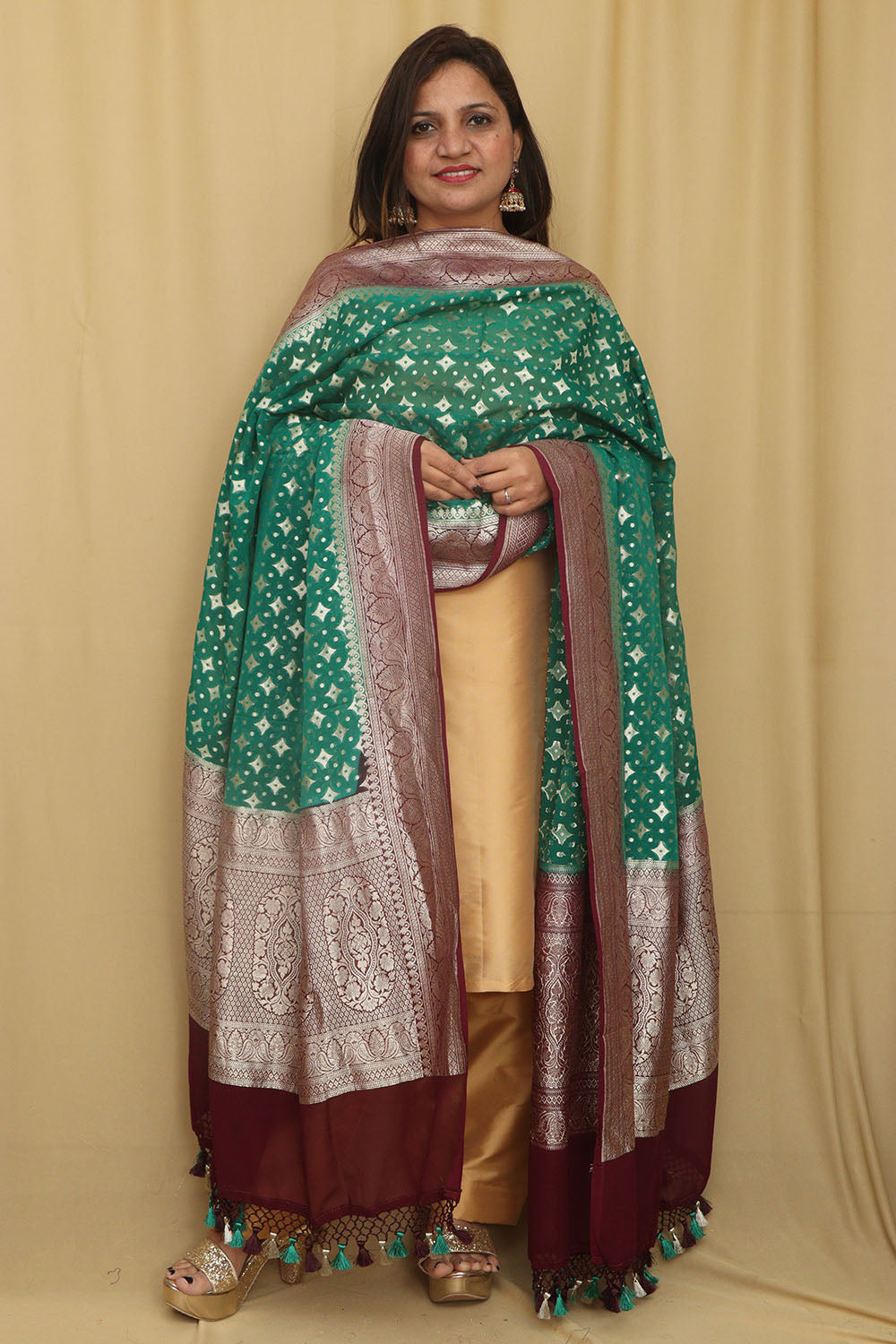 Exquisite Green Banarasi Handloom Pure Georgette Dupatta - Luxurion World- Crafted Heirlooms