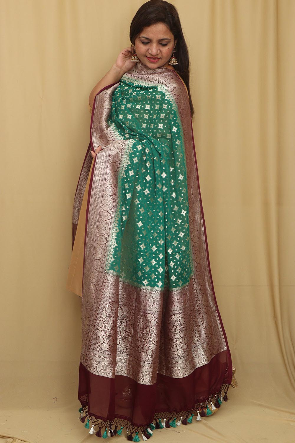 Exquisite Green Banarasi Handloom Pure Georgette Dupatta - Luxurion World- Crafted Heirlooms
