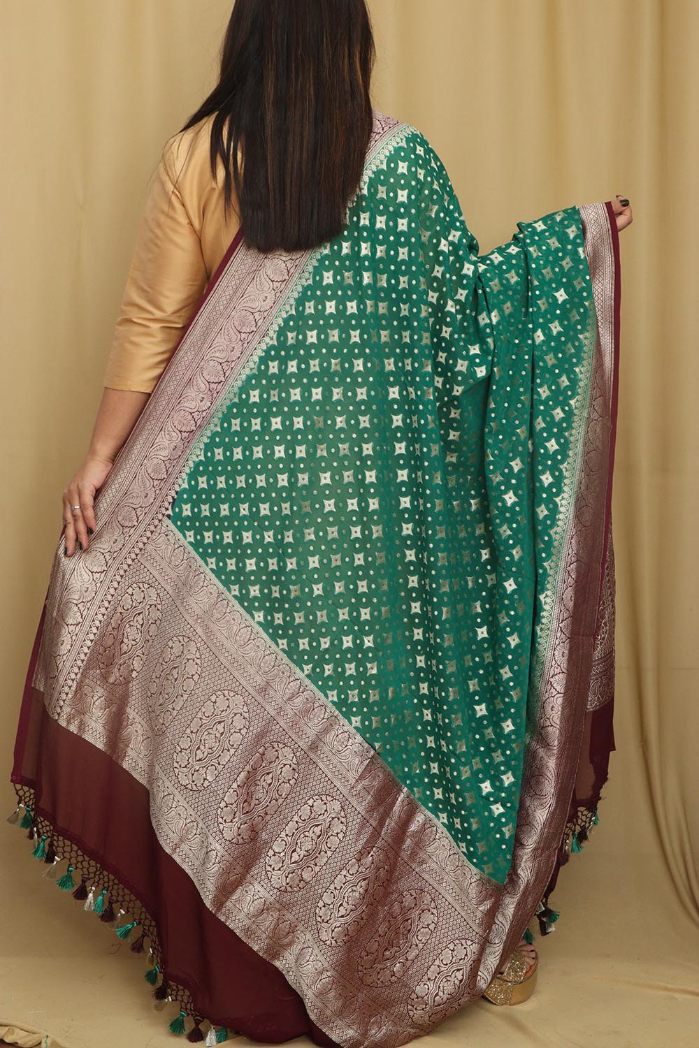 Exquisite Green Banarasi Handloom Pure Georgette Dupatta - Luxurion World- Crafted Heirlooms