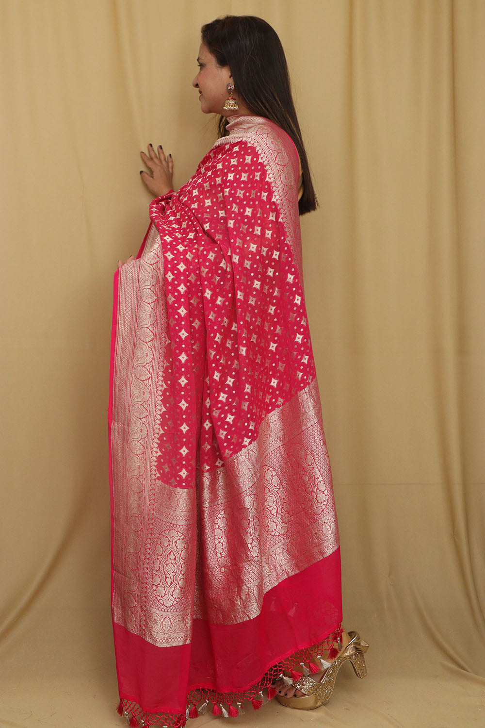Exquisite Pink Banarasi Handloom Pure Georgette Dupatta - Luxurion World