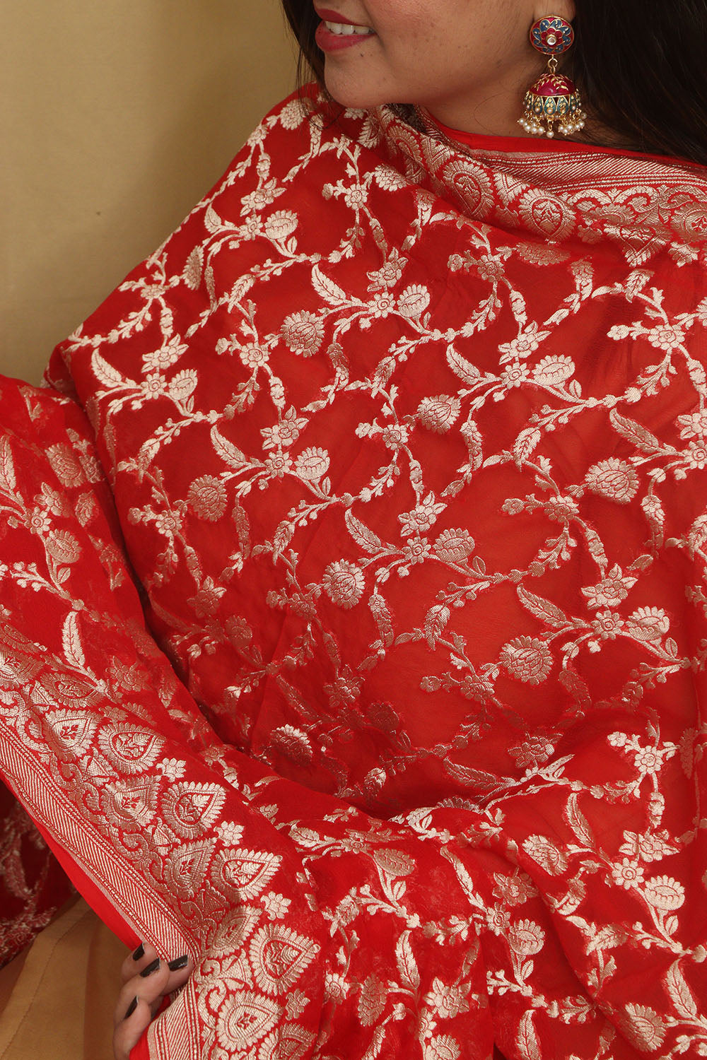 Exquisite Red Banarasi Handloom Pure Georgette Dupatta - Luxurion World- Crafted Heirlooms
