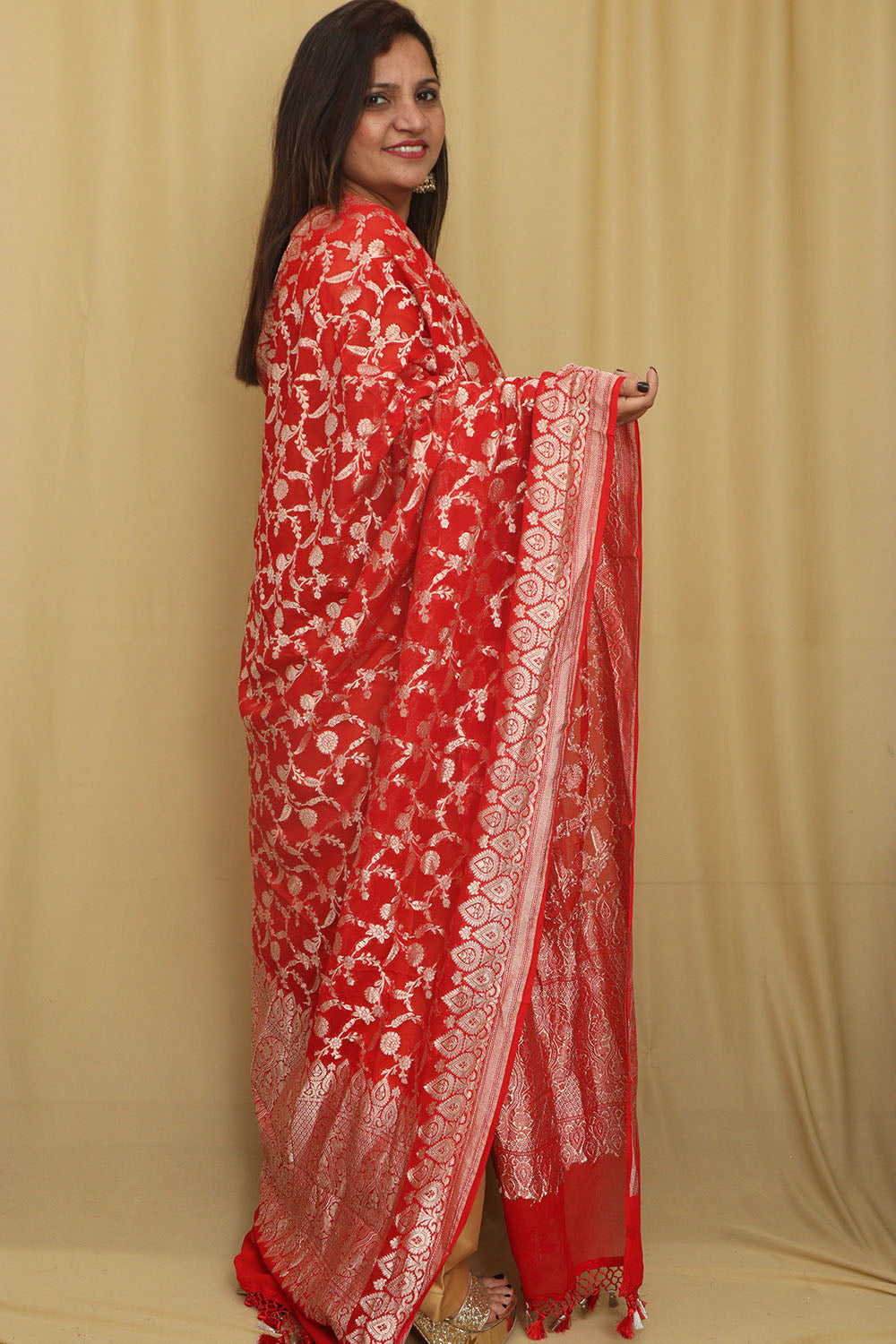 Exquisite Red Banarasi Handloom Pure Georgette Dupatta - Luxurion World- Crafted Heirlooms