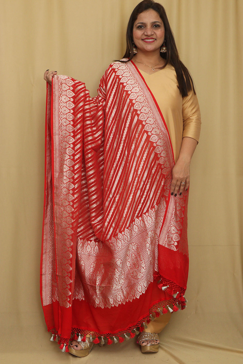 Exquisite Red Banarasi Handloom Pure Georgette Dupatta - Luxurion World- Crafted Heirlooms