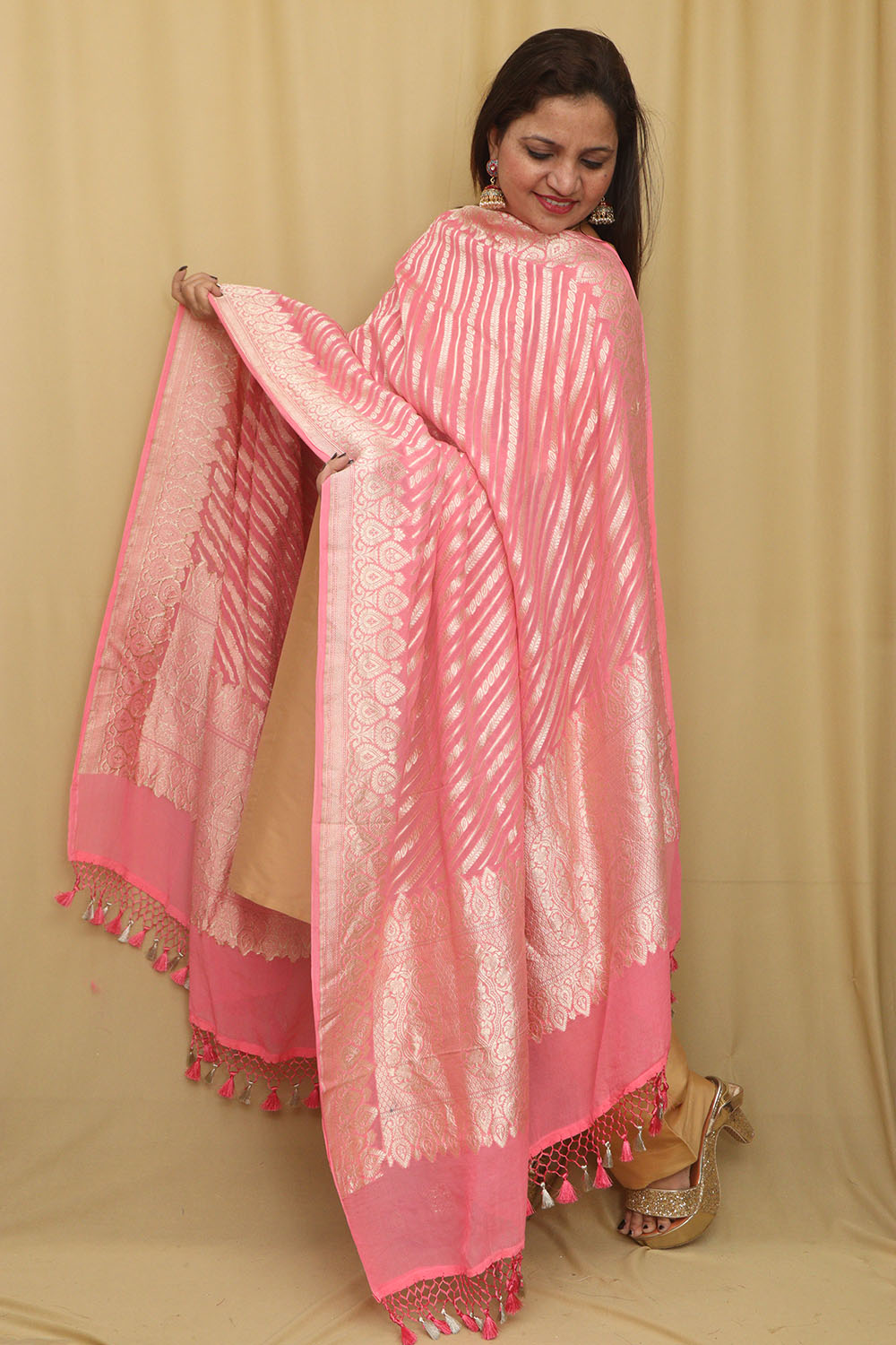 Exquisite Pink Banarasi Handloom Pure Georgette Dupatta - Luxurion World- Crafted Heirlooms