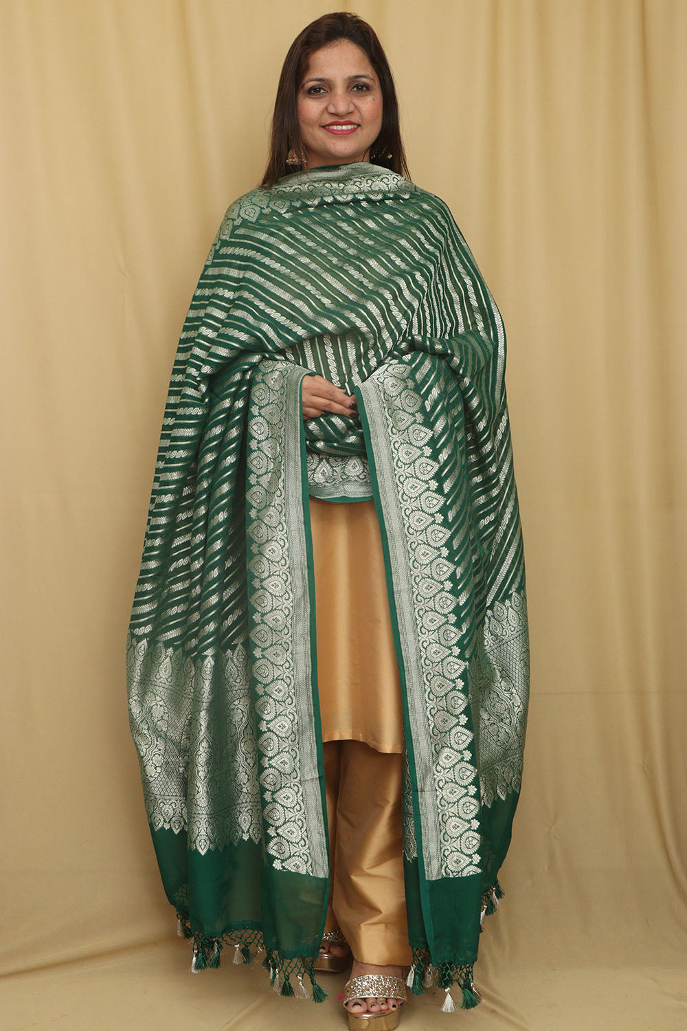 Exquisite Green Banarasi Handloom Pure Georgette Dupatta - Luxurion World- Crafted Heirlooms