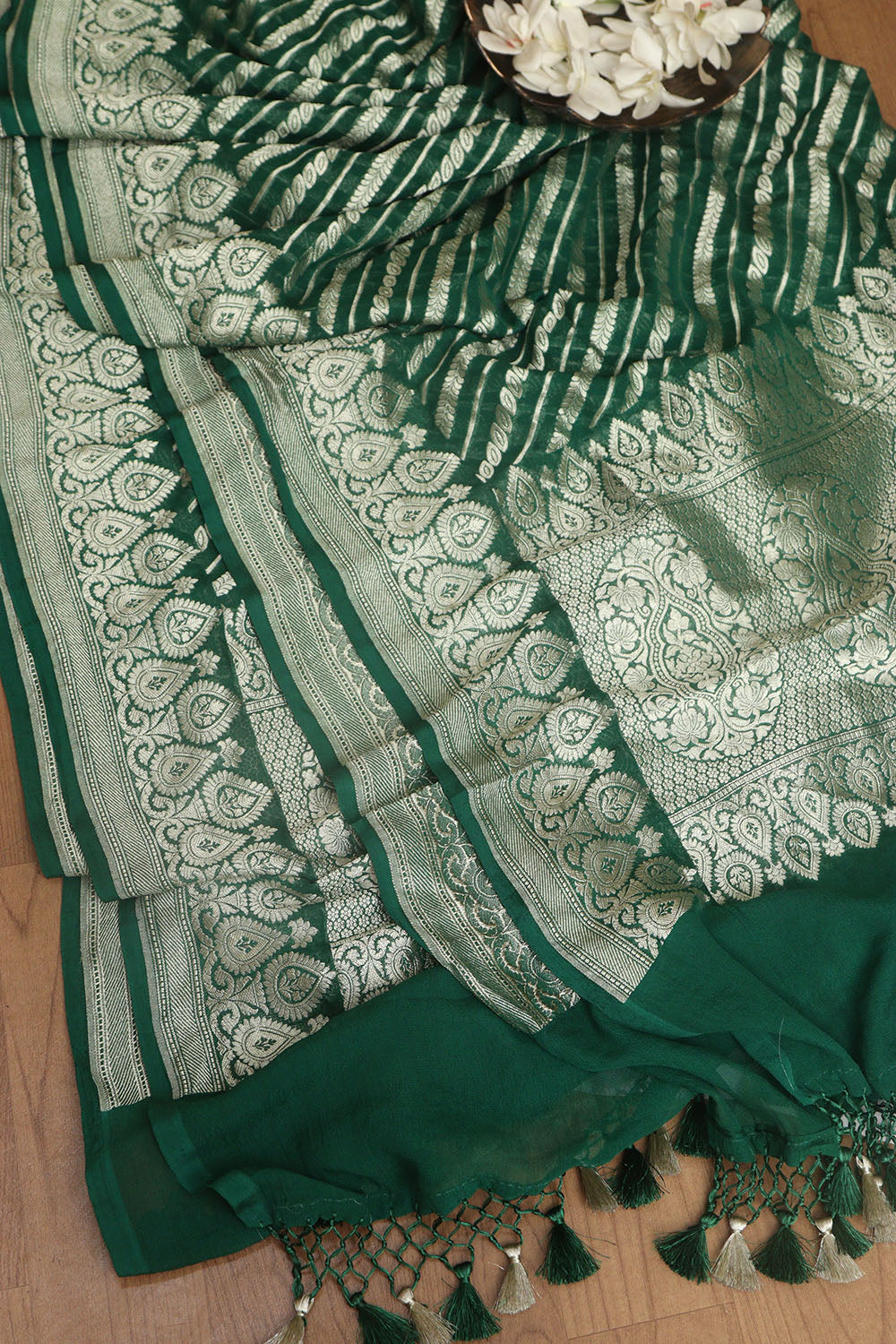 Exquisite Green Banarasi Handloom Pure Georgette Dupatta - Luxurion World- Crafted Heirlooms