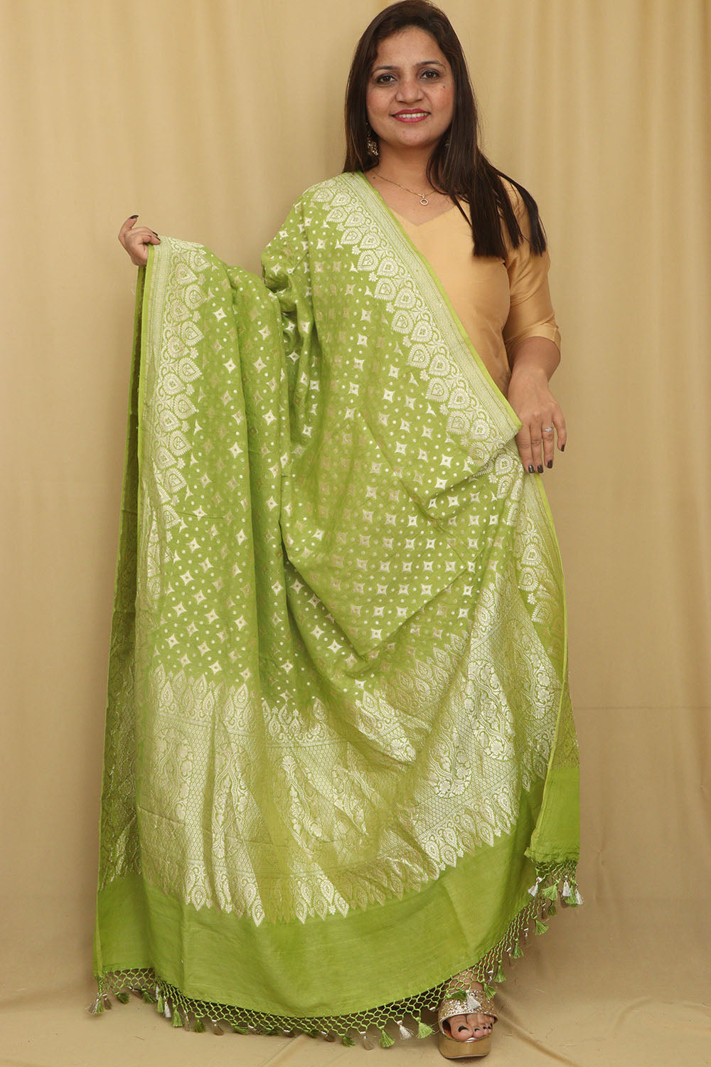 Green Banarasi Handloom Pure Moonga Silk Dupatta - Luxurion World- Crafted Heirlooms