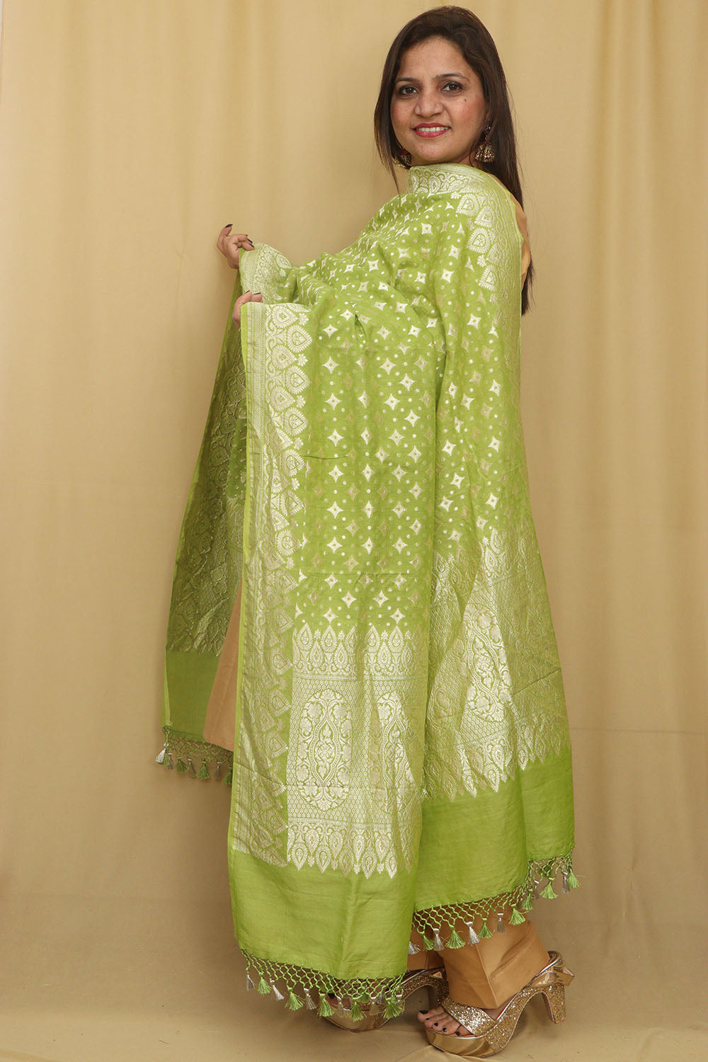 Green Banarasi Handloom Pure Moonga Silk Dupatta - Luxurion World- Crafted Heirlooms