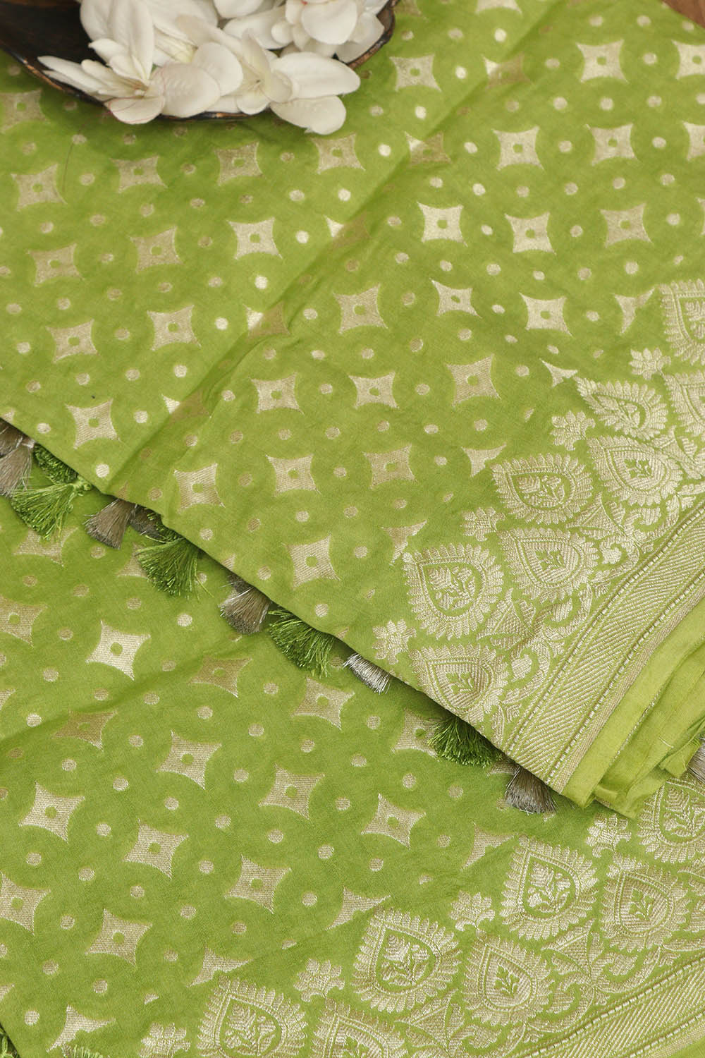 Green Banarasi Handloom Pure Moonga Silk Dupatta - Luxurion World- Crafted Heirlooms