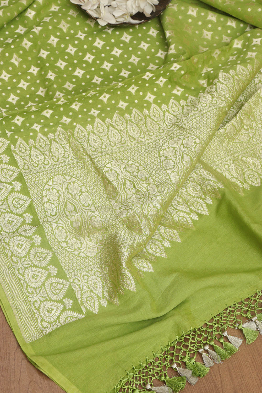 Green Banarasi Handloom Pure Moonga Silk Dupatta - Luxurion World- Crafted Heirlooms