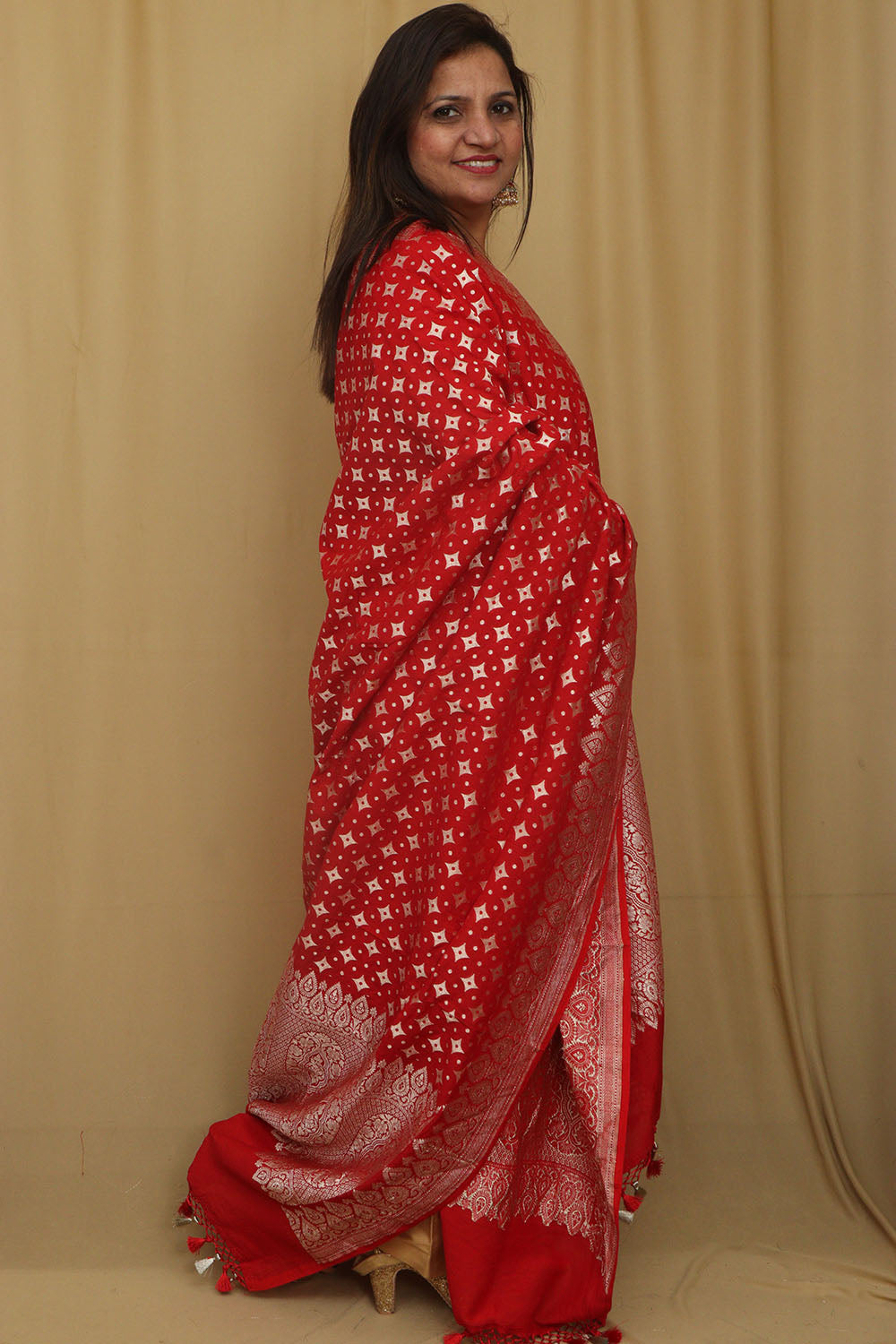 Exquisite Red Banarasi Handloom Pure Moonga Silk Dupatta - Luxurion World- Crafted Heirlooms