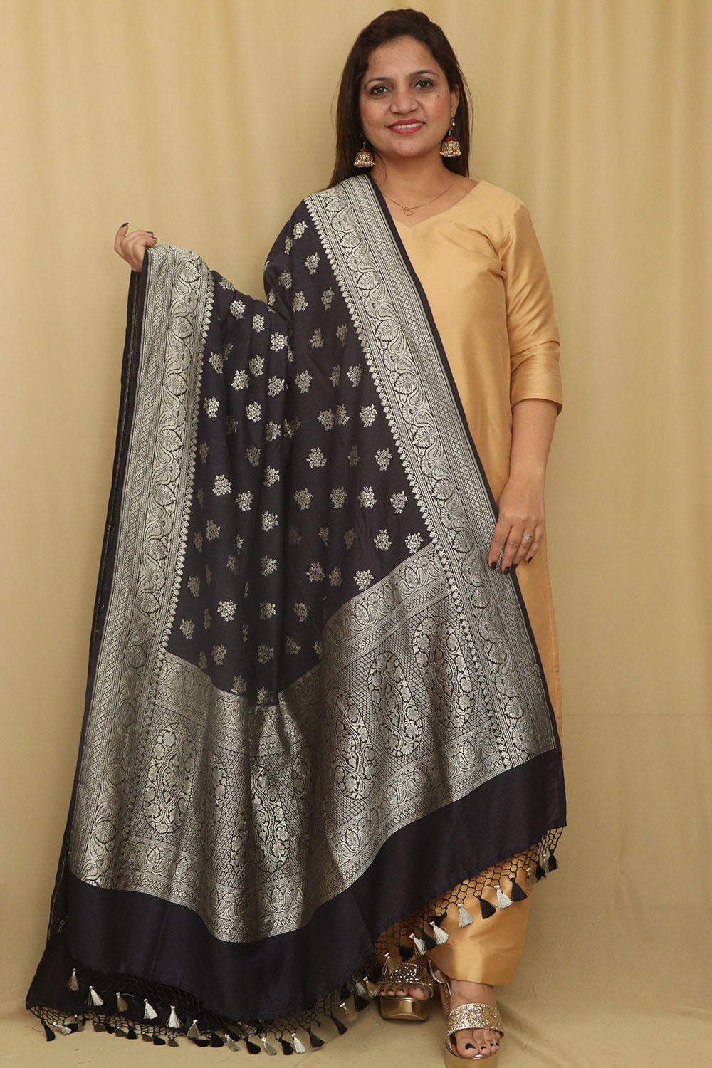 Exquisite Black Banarasi Handloom Pure Moonga Silk Dupatta - Luxurion World- Crafted Heirlooms