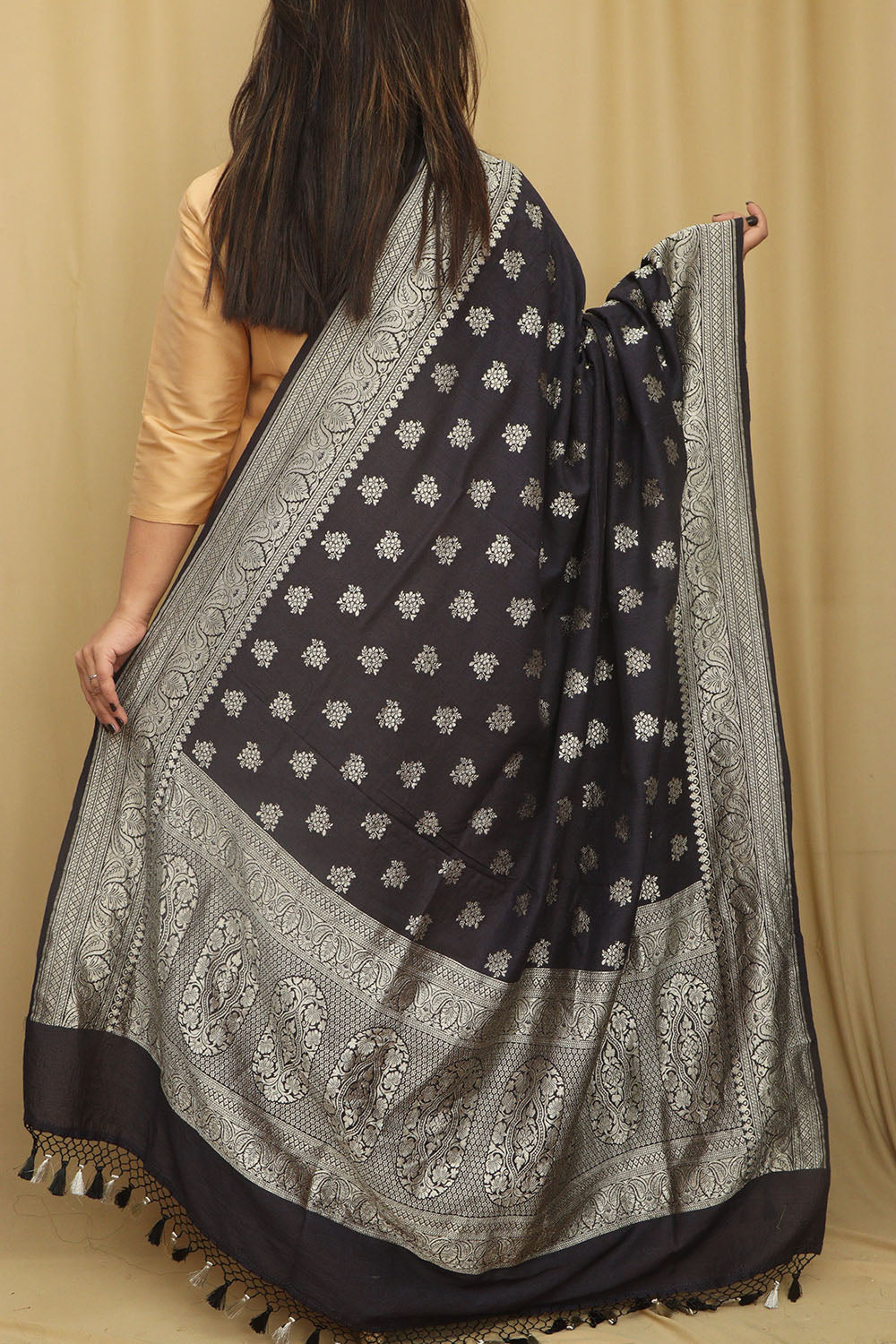 Exquisite Black Banarasi Handloom Pure Moonga Silk Dupatta - Luxurion World- Crafted Heirlooms