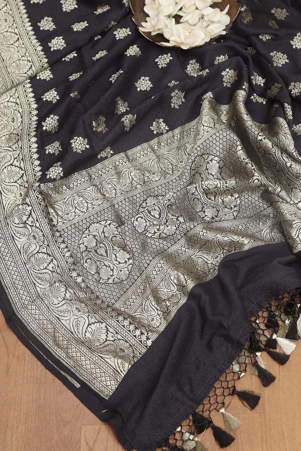 Exquisite Black Banarasi Handloom Pure Moonga Silk Dupatta - Luxurion World- Crafted Heirlooms