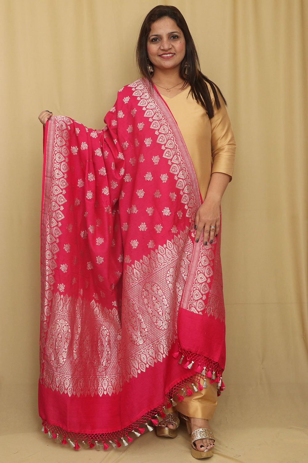 Exquisite Pink Banarasi Handloom Pure Moonga Silk Dupatta - Luxurion World- Crafted Heirlooms