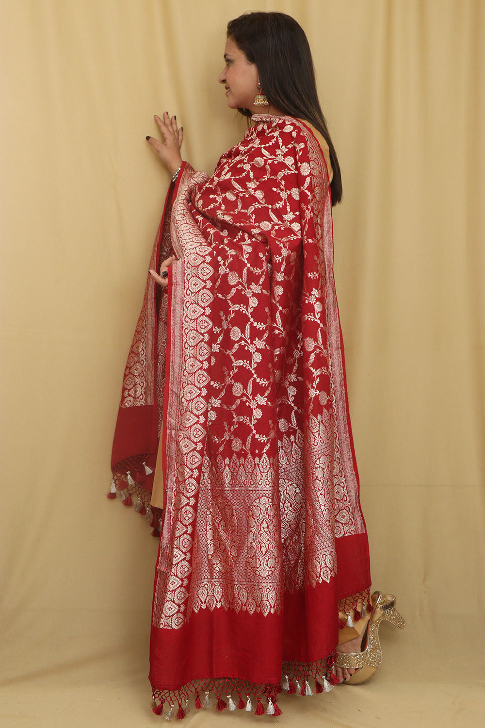 Exquisite Red Banarasi Handloom Pure Moonga Silk Dupatta - Luxurion World- Crafted Heirlooms
