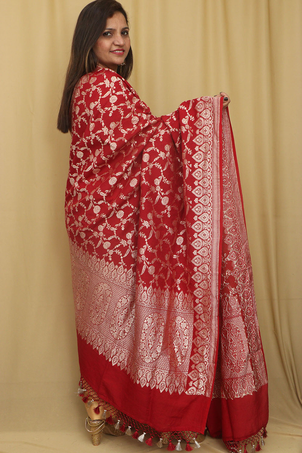 Exquisite Red Banarasi Handloom Pure Moonga Silk Dupatta - Luxurion World- Crafted Heirlooms