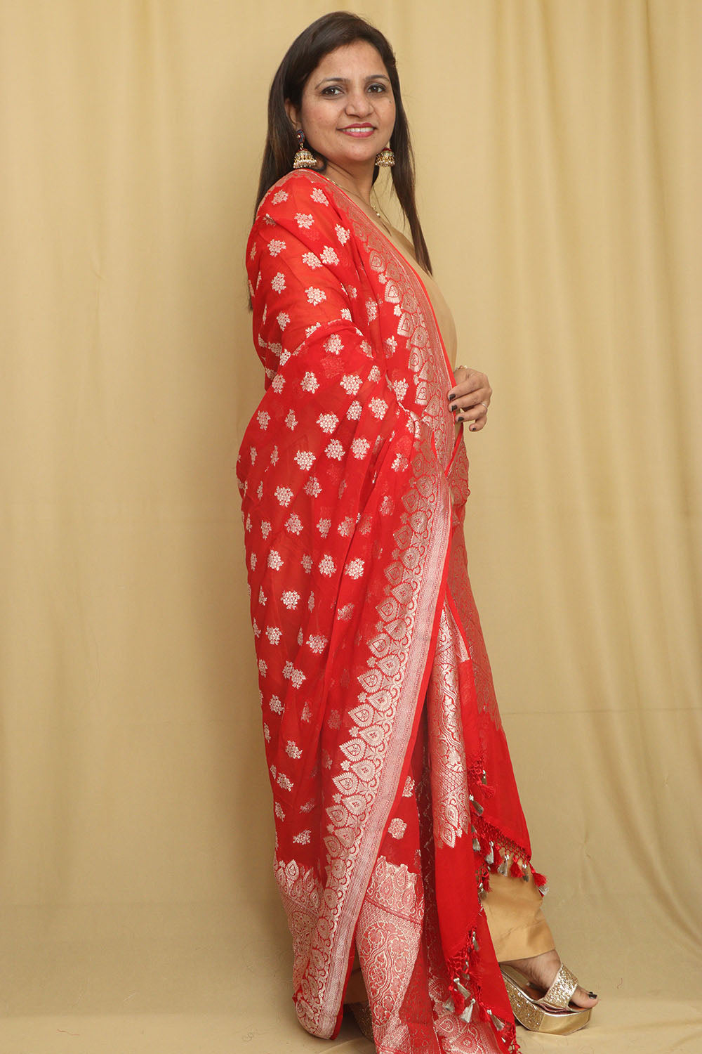 Exquisite Red Banarasi Handloom Pure Georgette Dupatta - Luxurion World- Crafted Heirlooms
