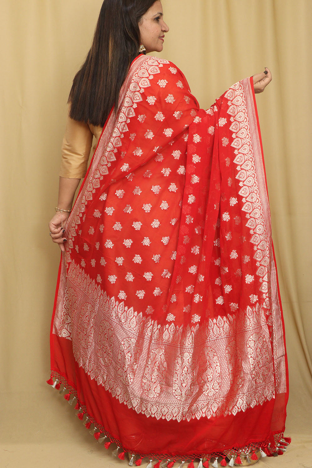 Exquisite Red Banarasi Handloom Pure Georgette Dupatta - Luxurion World- Crafted Heirlooms