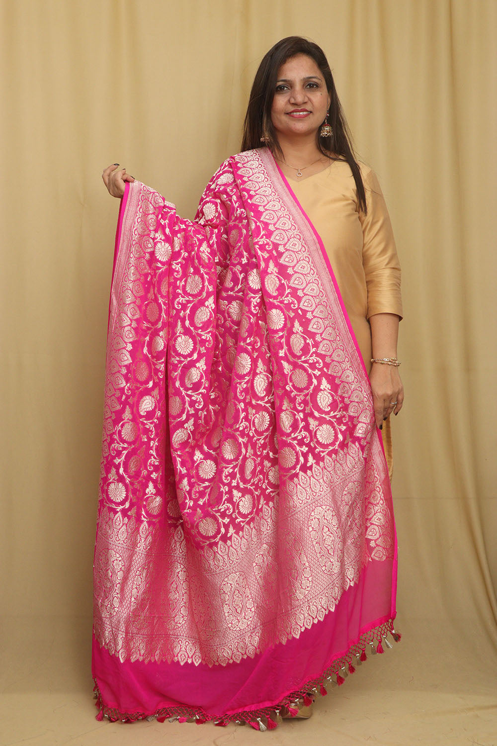 Beautiful Pink Banarasi Handloom Pure Georgette Dupatta - Luxurion World