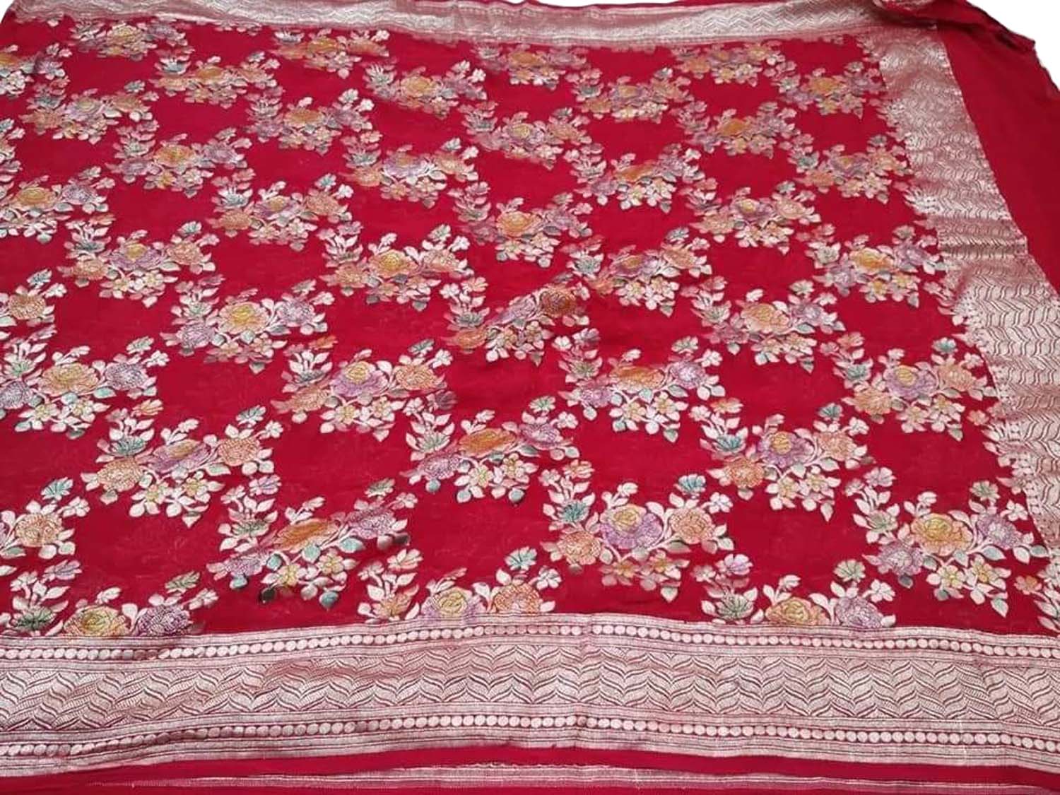 Red Handloom Banarasi Pure Georgette Brush Dye Flower Design Dupatta - Luxurion World