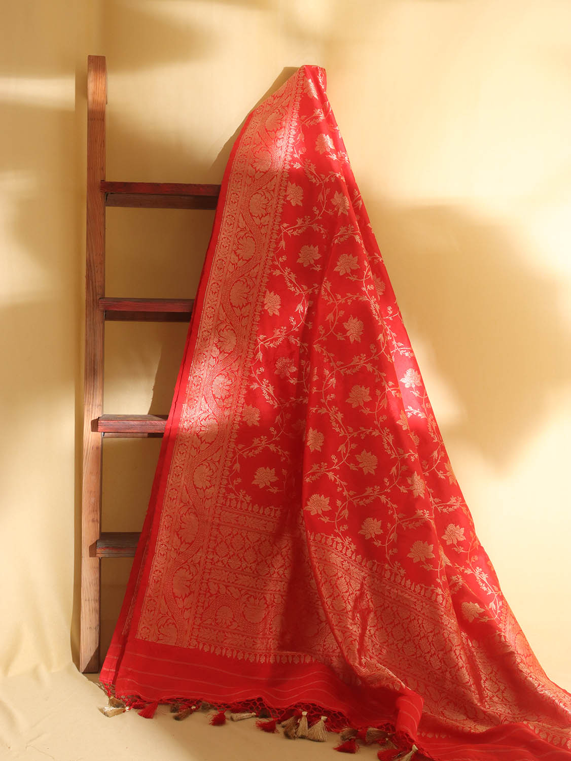Red Handloom Banarasi Pure Katan Silk Dupatta - Luxurion World