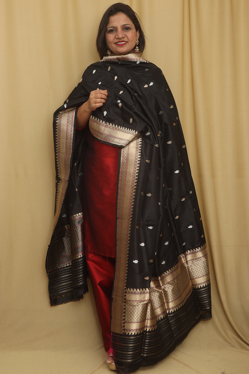 Exquisite Black Banarasi Handloom Pure Katan Silk Dupatta - Luxurion World- Crafted Heirlooms